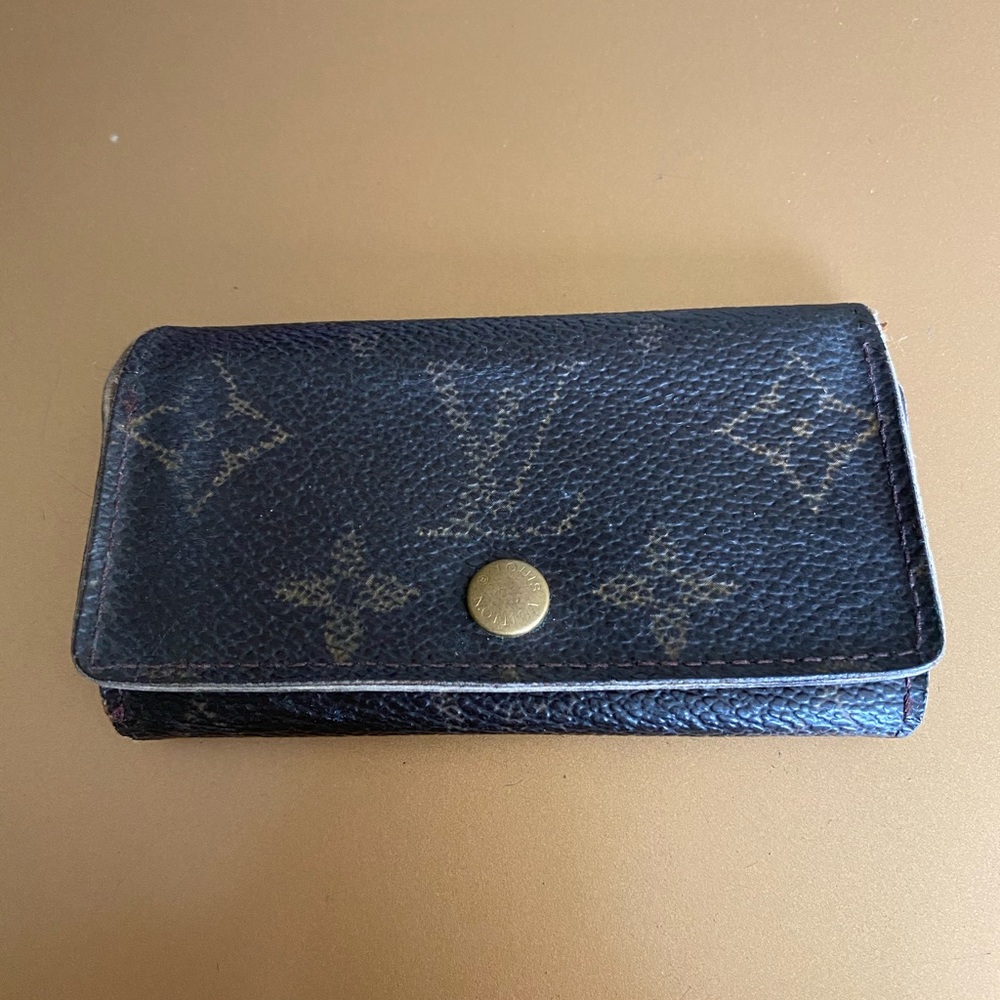 Authentic Louis Vuitton monogram key holder case